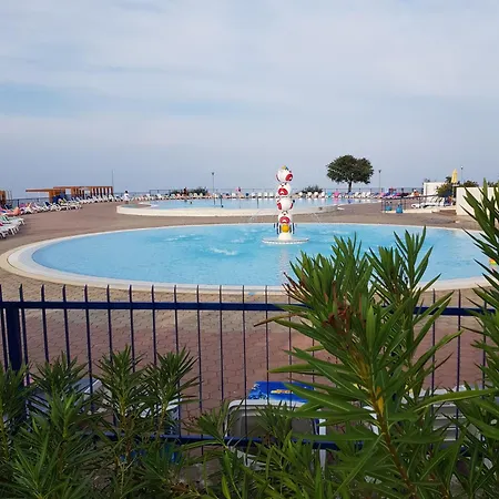 Hama Komunela Mit Garten Und Stellplatz *
