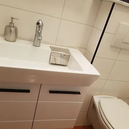 Hama Komunela Mit Garten Und Stellplatz Umag