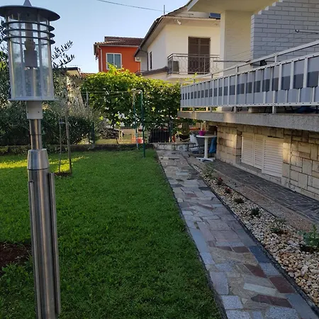 Apartment Hama Komunela Mit Garten Und Stellplatz *