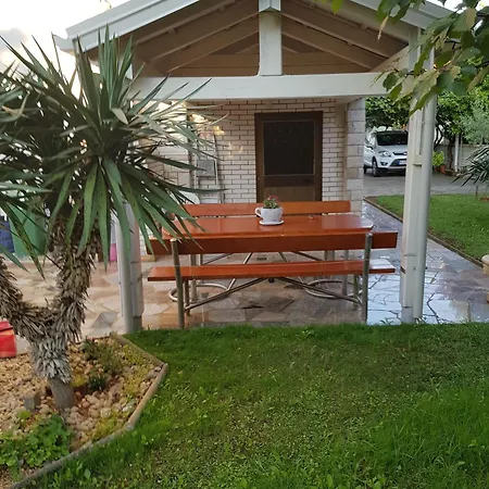Apartment Hama Komunela Mit Garten Und Stellplatz Umag