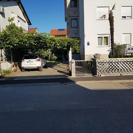 Apartment Hama Komunela Mit Garten Und Stellplatz *